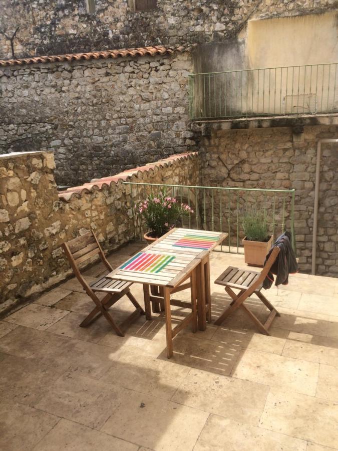 L' Ensoleilladou Apartment Quinson Bagian luar foto