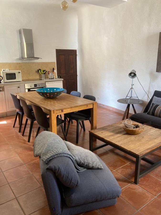 L' Ensoleilladou Apartment Quinson Bagian luar foto