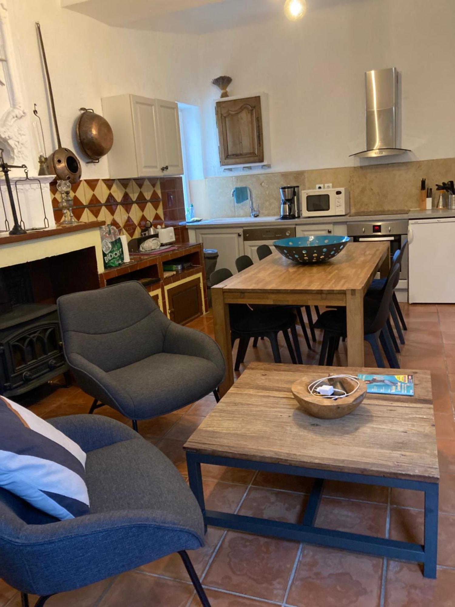 L' Ensoleilladou Apartment Quinson Bagian luar foto