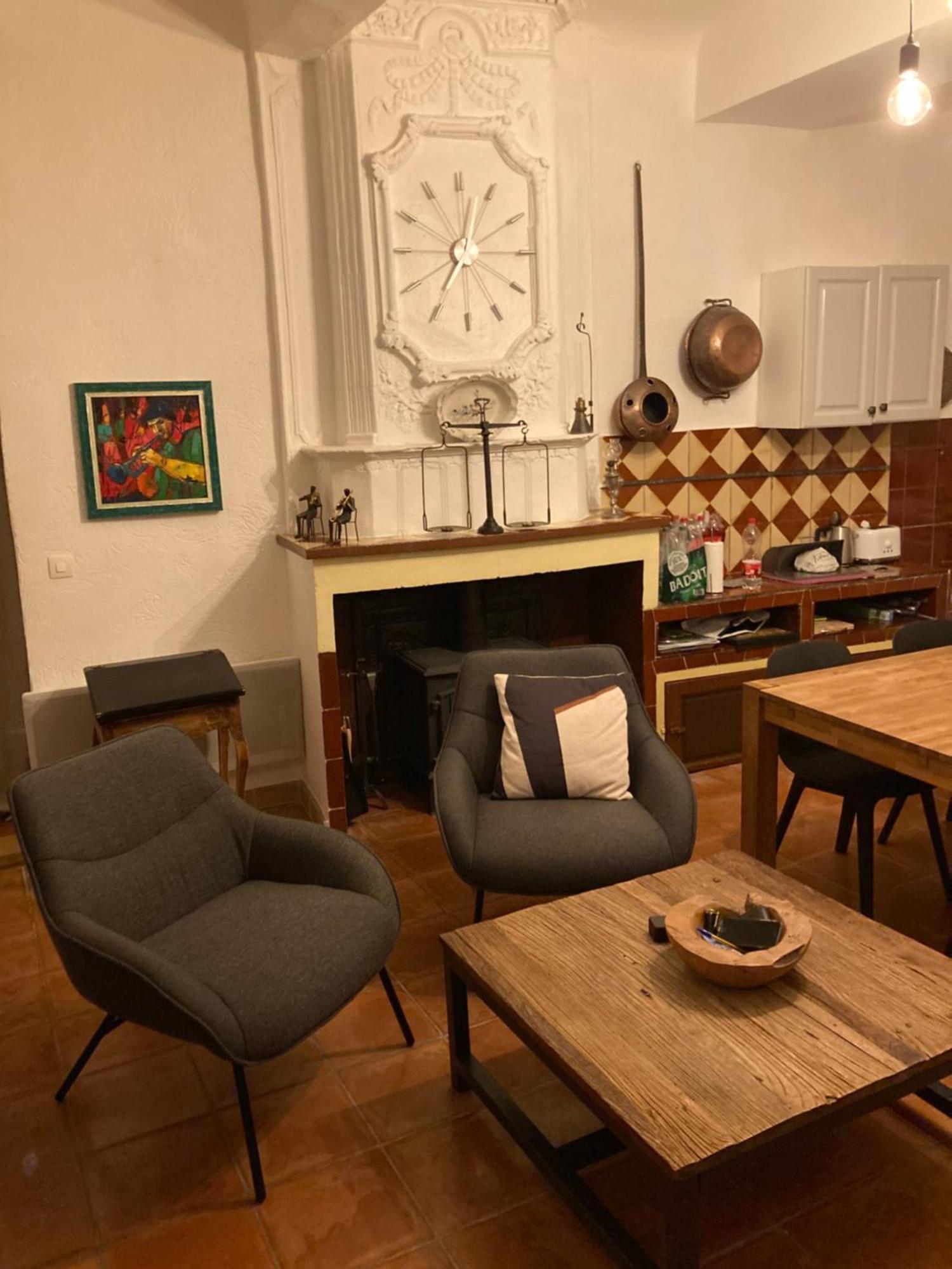 L' Ensoleilladou Apartment Quinson Bagian luar foto